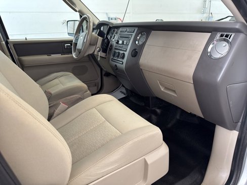 Used 2010 Ford Expedition XLT image 27