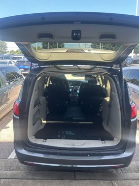 Used 2017 Chrysler Pacifica Touring-L image 12