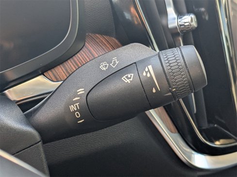 Used 2022 Volvo S60 B5 Momentum image 25