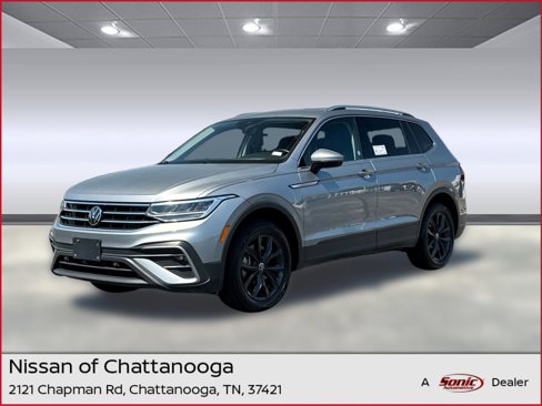 Used 2024 Volkswagen Tiguan SE image 1