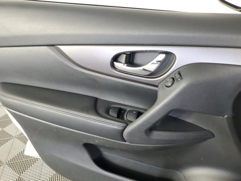 Used 2014 Nissan Rogue SV image 28