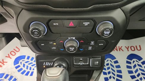 Used 2018 Jeep Renegade Trailhawk image 19