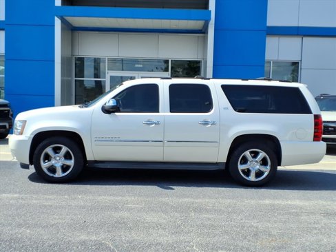 Used 2013 Chevrolet Suburban LTZ image 2