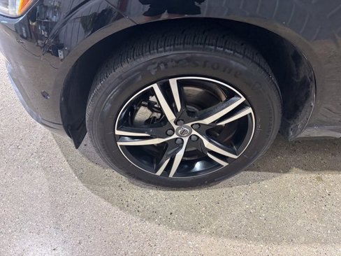 Used 2018 Volvo XC60 T6 R-Design w/ Convenience Package image 11