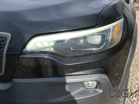 Used 2021 Jeep Cherokee Trailhawk image 9