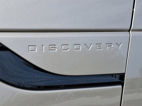 Used 2024 Land Rover Discovery Dynamic SE image 32