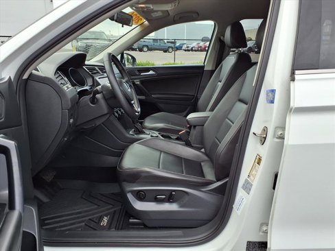 Used 2021 Volkswagen Tiguan SE image 4