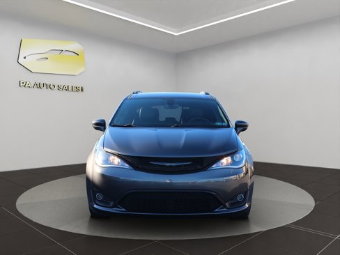 Used 2019 Chrysler Pacifica Touring-L image 2