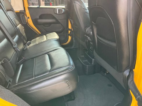 Used 2018 Jeep Wrangler Unlimited Sahara image 29