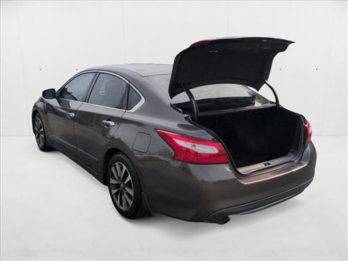 Used 2016 Nissan Altima 2.5 SL w/ 2.5 Technology Package image 8