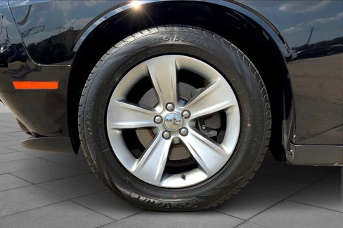 Used 2019 Dodge Challenger SXT image 10