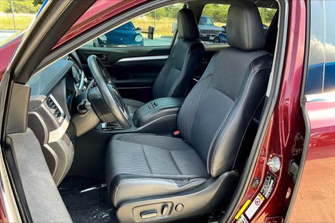Used 2015 Toyota Highlander LE image 7