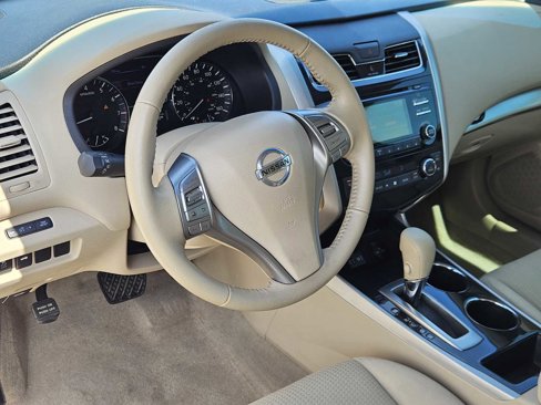 Used 2014 Nissan Altima 2.5 SV image 2