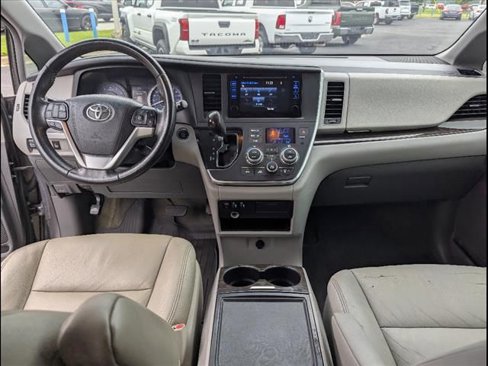 Used 2016 Toyota Sienna XLE image 8