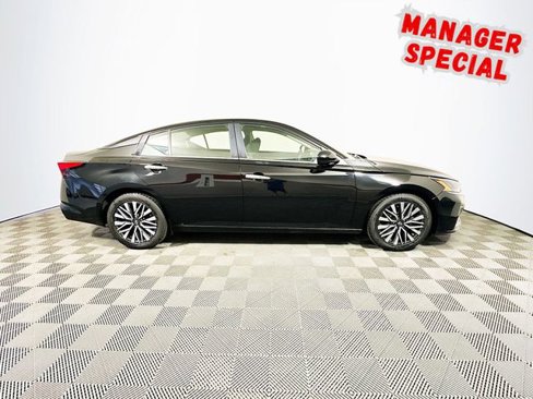 Used 2023 Nissan Altima 2.5 SV image 9