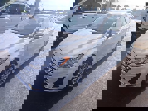 Used 2020 Ford Fusion SE image 2