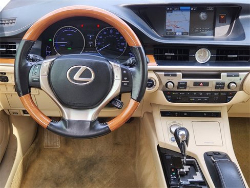 Used 2015 Lexus ES 300h w/ Navigation System Package image 15