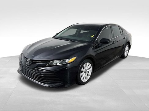 Used 2018 Toyota Camry L image 1