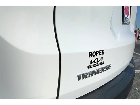 Used 2020 Chevrolet Traverse LS image 8