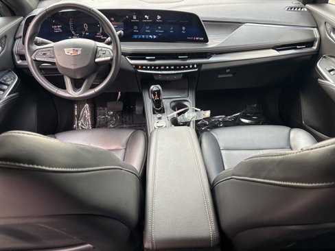Used 2024 Cadillac XT4 Premium Luxury image 13