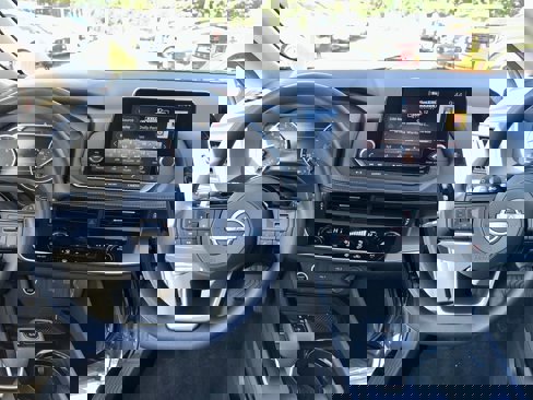 Used 2023 Nissan Rogue SV image 10