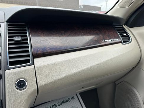 Used 2010 Ford Taurus SEL image 29