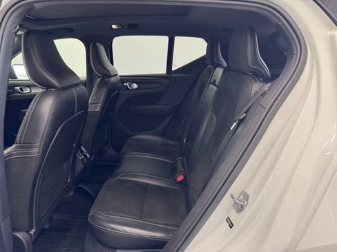 Used 2019 Volvo XC40 T5 R-Design image 18