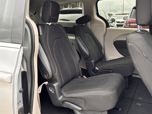 Used 2023 Chrysler Voyager LX image 27