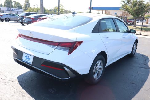 New 2025 Hyundai Elantra SE image 6