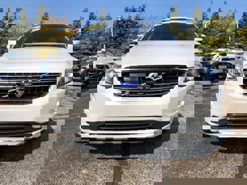 Used 2015 Volvo XC60 T5 Platinum image 2