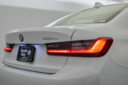 Certified 2022 BMW 330e w/ Premium Package image 11