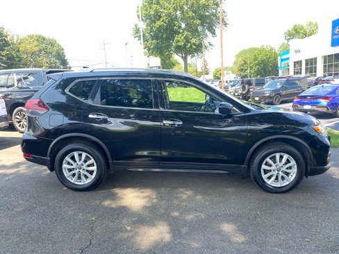 Used 2019 Nissan Rogue SV image 2