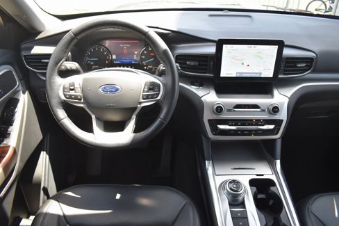 Used 2022 Ford Explorer XLT w/ Equipment Group 202A image 12