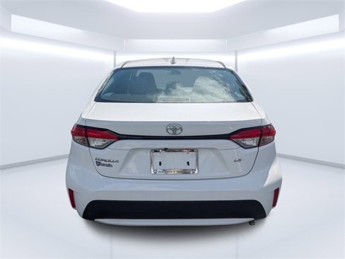 Used 2022 Toyota Corolla LE image 4