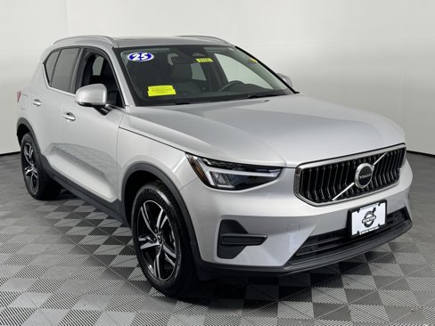 Certified 2025 Volvo XC40 B5 Core image 3