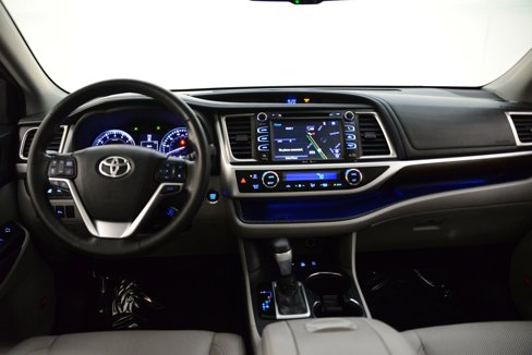 Used 2015 Toyota Highlander Limited image 3