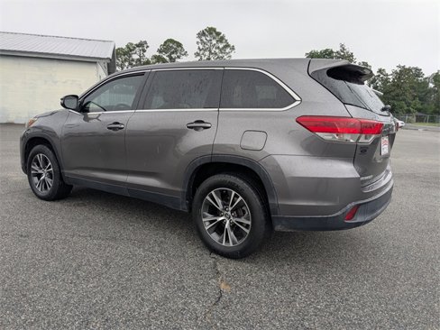 Used 2019 Toyota Highlander LE image 6