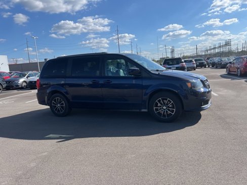 Used 2017 Dodge Grand Caravan GT image 2
