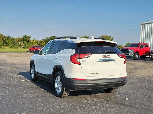 Used 2020 GMC Terrain SLE w/ Driver Convenience Package image 4