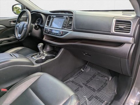 Used 2015 Toyota Highlander XLE image 22