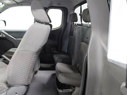Used 2016 Nissan Frontier SV image 12