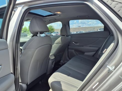 Used 2024 Hyundai Elantra SEL w/ Convenience Package image 17