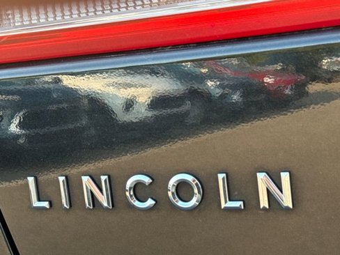 Used 2010 Lincoln MKZ image 27