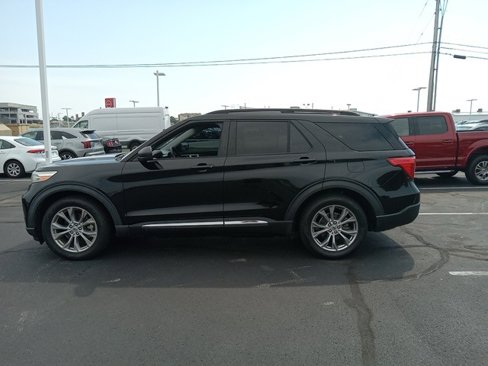 Used 2020 Ford Explorer XLT w/ Equipment Group 202A image 4