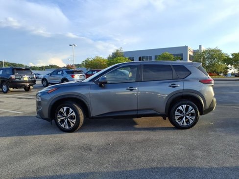 Used 2023 Nissan Rogue SV image 3
