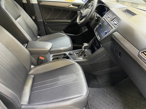 Used 2024 Volkswagen Tiguan SE image 24