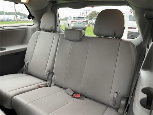 Used 2016 Toyota Sienna XLE image 11