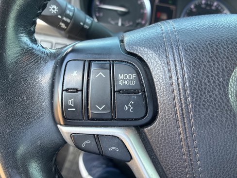 Used 2017 Toyota Highlander XLE image 8