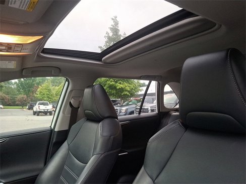 Used 2020 Toyota RAV4 Limited image 14