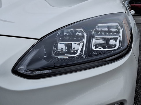 Certified 2022 Ford Escape Titanium image 10